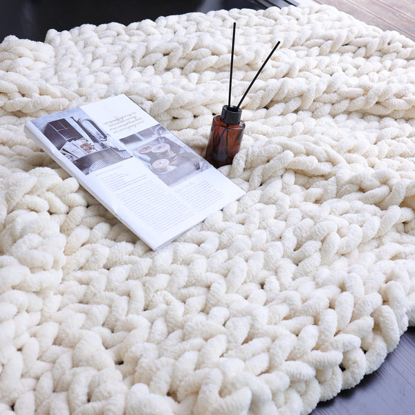 Maetoow Chenille Chunky Knit Blanket Throw （50×60 Inch）, Handmade Warm & Cozy Blanket Couch, Bed, Home Decor, Soft Breathable Fleece Banket, Christmas Thick and Giant Yarn Throws，Cream