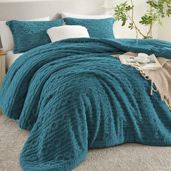 Homelike Moment Fluffy Queen Comforter Set, Teal Blue Bedding Comforters Full Size, Soft Velvet Warm Comforters for Winter, Fuzzy Fleece Bed Set 3 Pieces (1 Comforter, 2 Pillowcases)